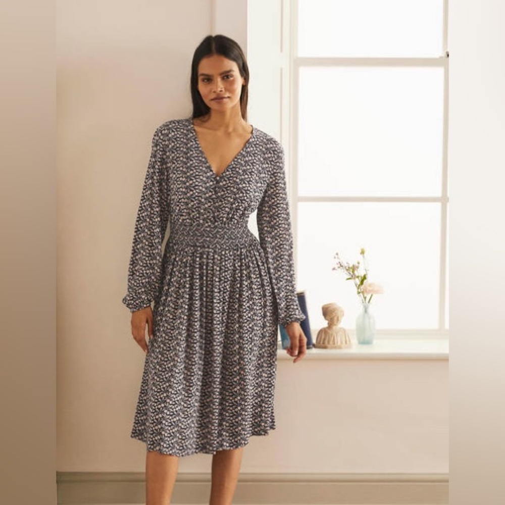 Boden NWOT Susannah Smocked Dress in Navy, Berry Branch